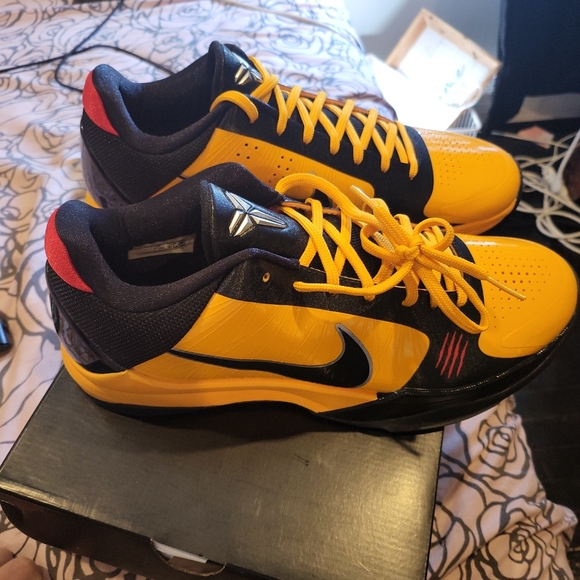 Brand new kobe 5 bruce Lee's no og box size 13 - Picture 2 of 4
